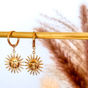 Creolen met zonnehanger "Alani" gouden creolen Handgemaakte oorbellen Creolen met zonnehanger minimalistisch cadeau Boho Hippie