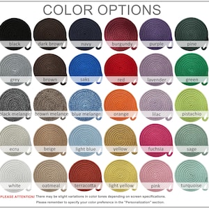 Puede incluir: Una carta de colores que muestra treinta posavasos circulares de cuerda trenzada en varios tonos, incluyendo negro, marr&oacute;n, azul marino, burdeos, morado, pino, gris, saks, rojo, lavanda, verde, mezcla negro, mezcla marr&oacute;n, mezcla azul, naranja, lila, pistacho, crudo, beige, azul claro, amarillo, fucsia, salvia, blanco, avena, terracota, amarillo claro, rosa y turquesa.
