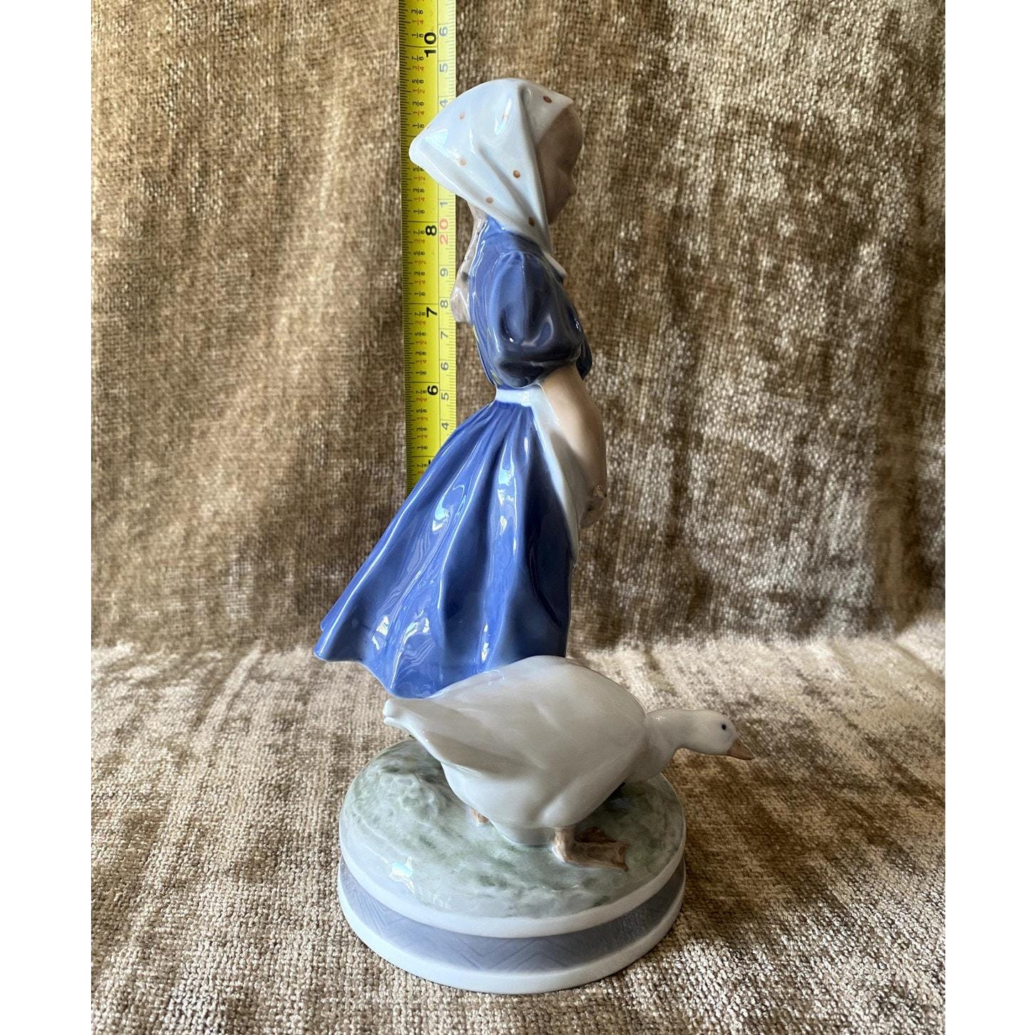 ヴィンテージ ロイヤル コペンハーゲン「ガチョウ娘」フィギュア #527