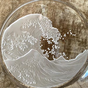 Sasaki Crystal Glass 12.5&quot; Etched Plate, The Great Wave Off Kanagawa - Hokusai