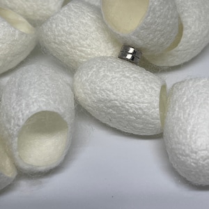 All Natural Silk Hide for your Jumping Spider’s Enclosure~White Color, Organic, & beautiful! Makes a perfect addition to any Spood Enclosure