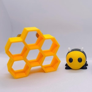 Jumping Spider Honeycomb Hide and Bee Enrichment Set