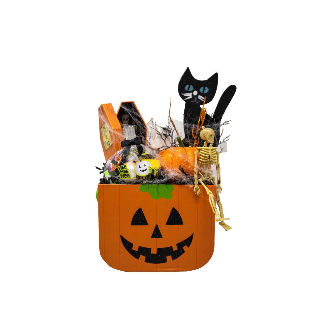 Halloween Gift Box, Halloween Birthday Gifts for Adult, Halloween Treat  Teacher, Spooky Gifts, Halloween Candy Basket, Candle and Soap Set 