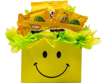 Peanut M&M's Candy Bouquet | Gift Idea for Birthdays, Anniversary, Thank You | Send a Smile