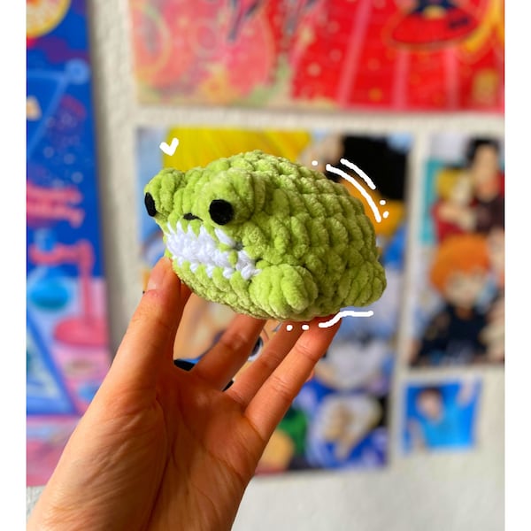 small crochet frog