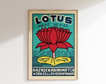 Puede incluir: Una etiqueta de caja de cerillas vintage con una flor de loto roja sobre un fondo azul verdoso. El texto dice "LOTUS PRICE RE 0-03 RAJASEKARAN MATCH WORKS ELLAYIRAMPANNAI".