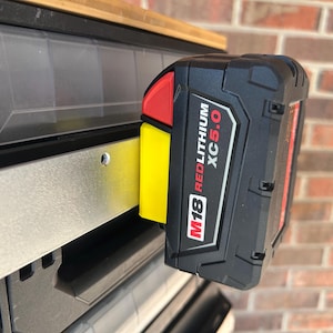 ToughBuilt StackTech - Milwaukee M18 Bolt-On - Battery Holder