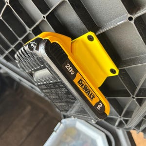 ToughBuilt StackTech - Dewalt 20v Lid Mount - Battery Holder