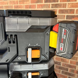 ToughBuilt StackTech - Milwaukee M18 Battery Clip - Battery Holder