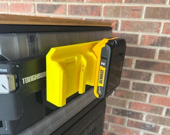 ToughBuilt StackTech - Dewalt 20v Clip-On Rail - Battery Holder