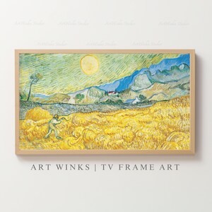 Puede incluir: Impresión enmarcada de una pintura de paisaje con un granjero en un campo de trigo bajo un sol brillante. La obra de arte tiene una paleta de colores cálidos con tonos amarillos, azules y verdes. El marco es de color madera clara. El texto en la parte inferior dice "ART WINKS | TV FRAME ART."