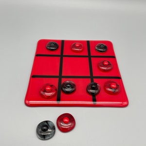 Tic Tac Toe Figurine 