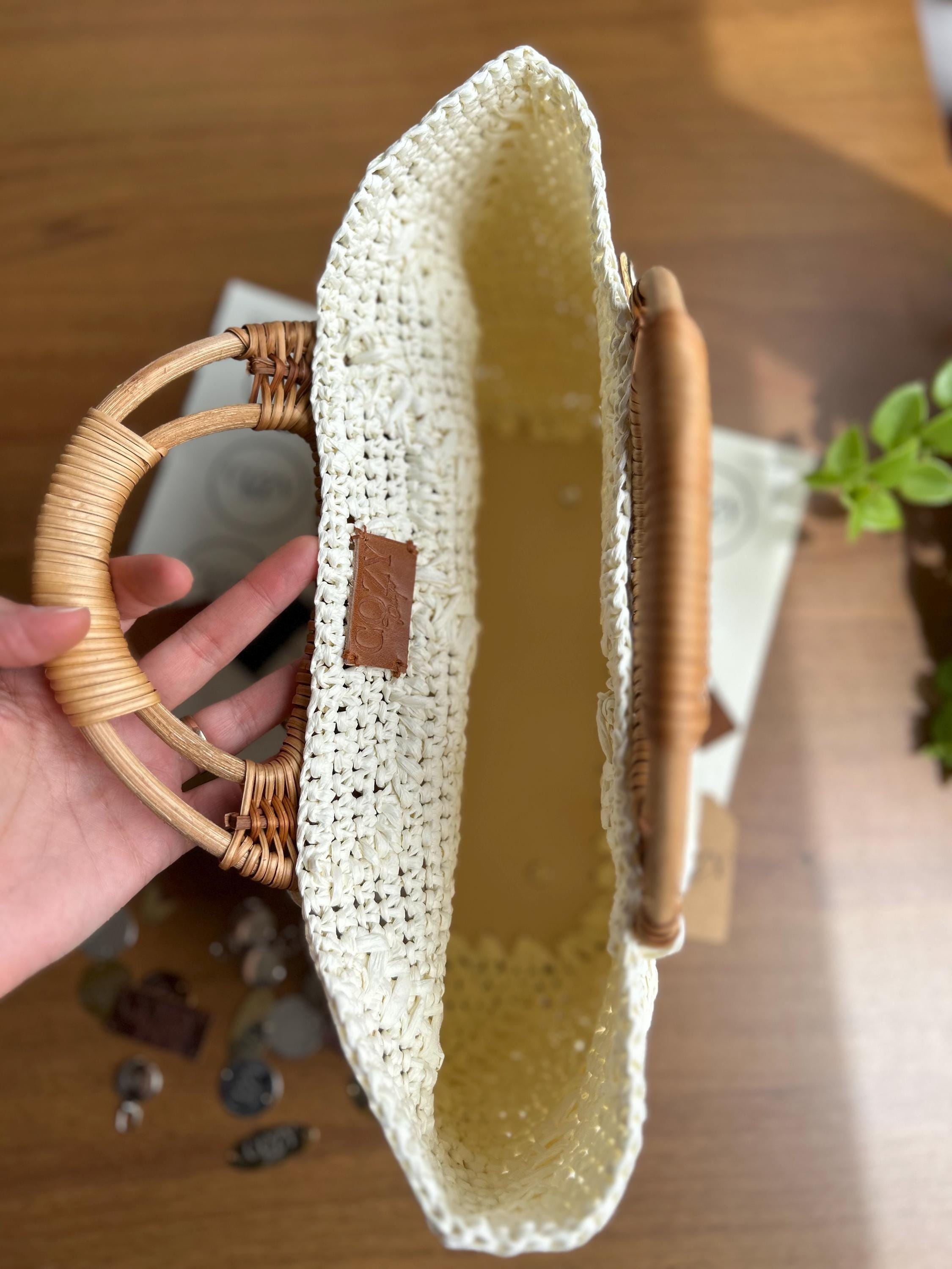手作りラフィアかぎ針編みバッグ：竹ハンドルのボヘミアンビーチトート