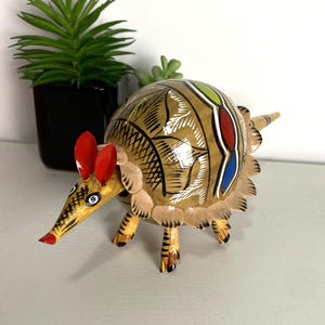 Alebrije gordeldier / bobblehead / handgemaakt