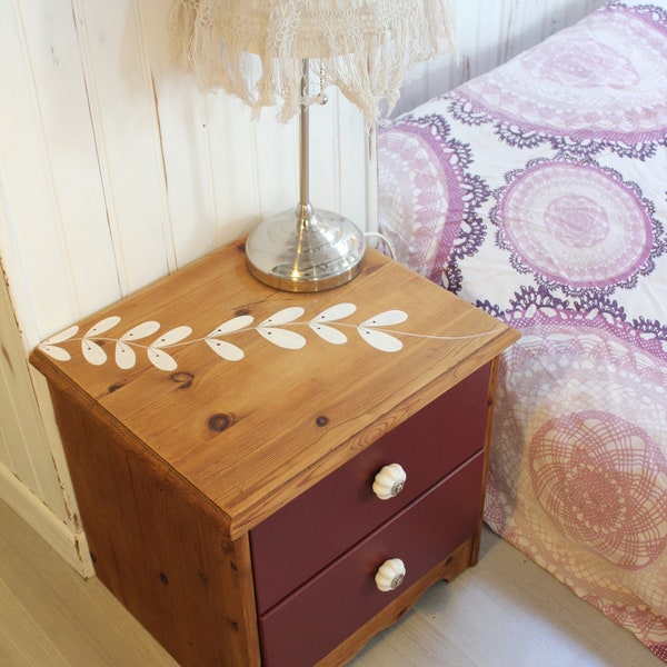 Plum bedside