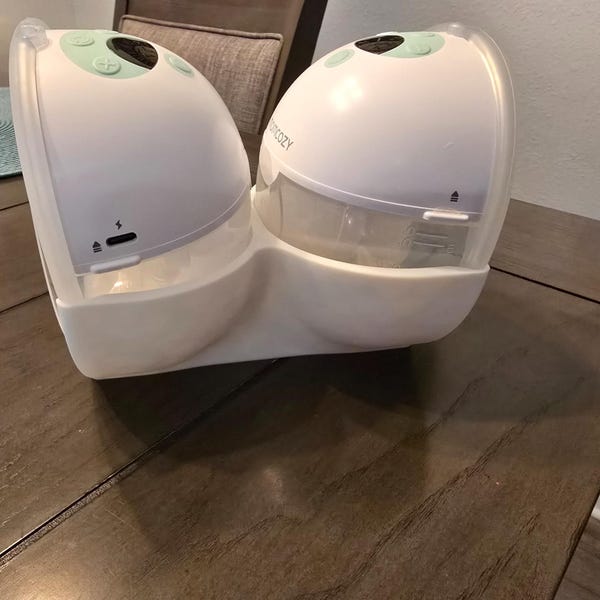 MomCozy M5 pump holders