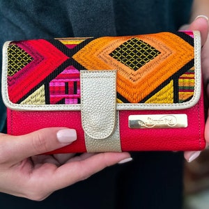Cartera corta de cuero y bordada, cartera con solapa de 3 pliegues, cartera artesanal, cartera de vino y topo, tarjetero, gran idea de regalo, estilo boho