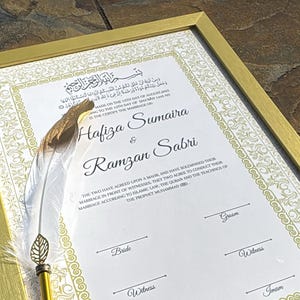 Nikkah-Urkunde mit Federstift und Goldrahmen, Nikkah-Urkunde, Nikkahnama, Muslimische Heiratsurkunde, A4/ A3-Urkunde. 47