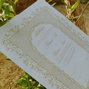 Nikkah-Urkunde mit Federstift und Goldrahmen, Nikkah-Urkunde, Nikkahnama, Muslimische Heiratsurkunde, A4/ A3-Urkunde. P8
