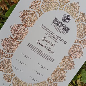 Nikkah-Urkunde mit Federstift und Goldrahmen, Nikkah-Urkunde, Nikkahnama, Muslimische Heiratsurkunde, A4/ A3-Urkunde..P36