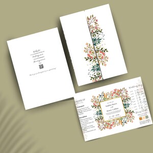 Könnte beinhalten: Hochzeitseinladungs-Set mit floralem Design. Das Set enthält eine Einladung, eine RSVP-Karte und eine Detailkarte. Die Einladung trägt die Namen "Sophia Hayes" und "Henry Collins". Das Set ist mit rosa, grünen und goldenen floralen Akzenten verziert.