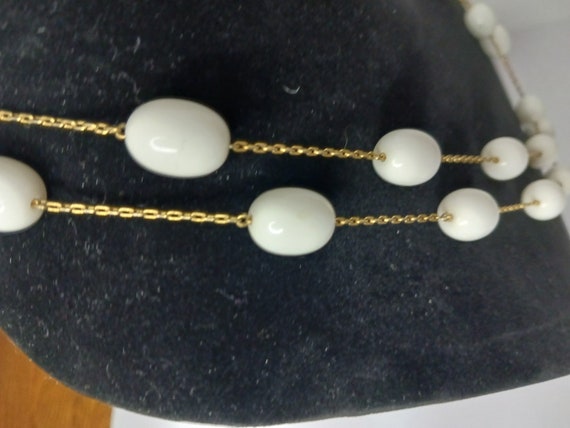 Necklace - Vintage Glass Beads and Gold Chain 196… - image 3