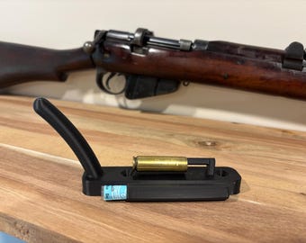 ユーロマウント式鹿の頭蓋骨壁掛けハンガー（弾丸ケースと鹿のタグホルダー付き）