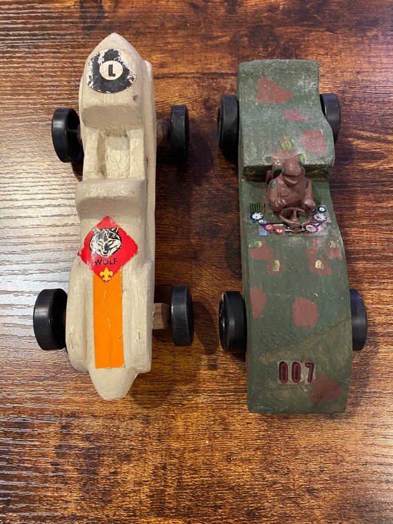 2 Vintage Handmade & Painted Pinewood Toy Derby Cars W/ Plastic Wheels 