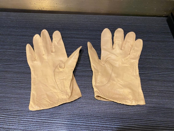 Vintage Ladies Tan Soft Leather Gloves—Size 7 1/2 - image 4