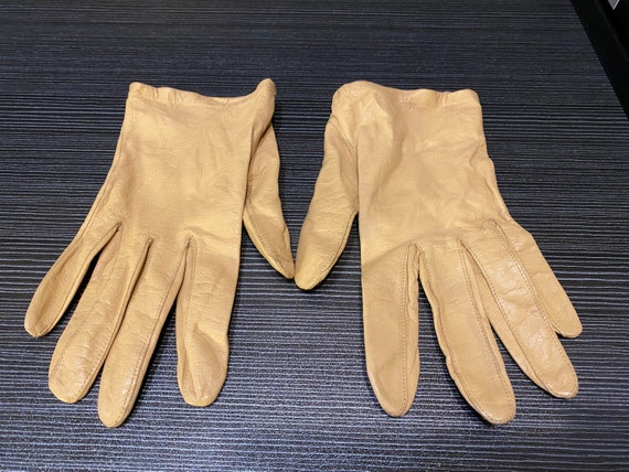 Vintage Ladies Tan Soft Leather Gloves—Size 7 1/2 - image 1