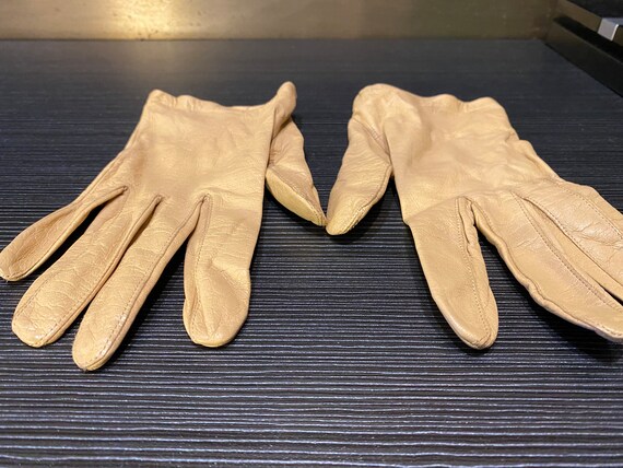 Vintage Ladies Tan Soft Leather Gloves—Size 7 1/2 - image 5