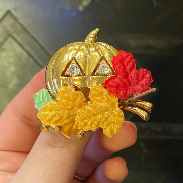 1980’s Avon Goldtone Pumpkin Patch Jack-O-Lantern Brooch