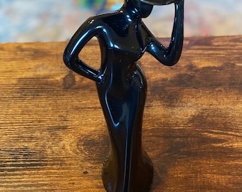 Decoración de mediados de siglo: Estatuilla de cerámica negra brillante elegante para fashionistas / Figura de silueta negra de mujer con sombrero