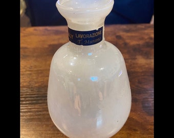 1960er Jahre Murano Italien Pearlescent White 6 ”venezianische Glasvase