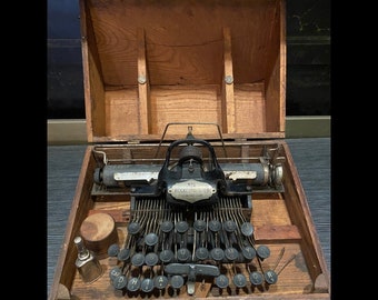 1930年代のAdler mod. 30タイプライター、ヴィンテージタイプライター