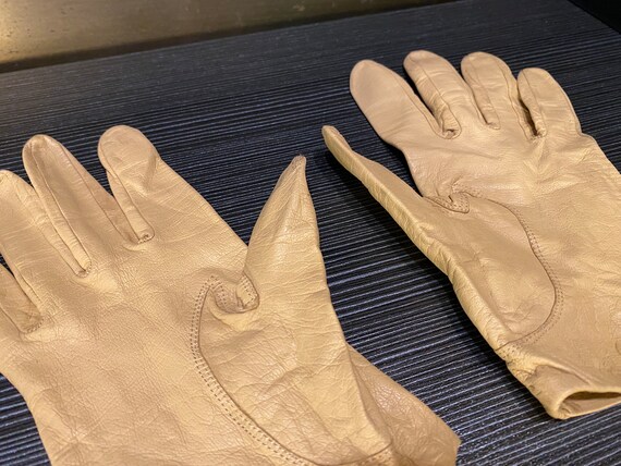 Vintage Ladies Tan Soft Leather Gloves—Size 7 1/2 - image 3