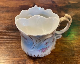 Taza de afeitar de porcelana antigua de Brandeburgo ornamentada