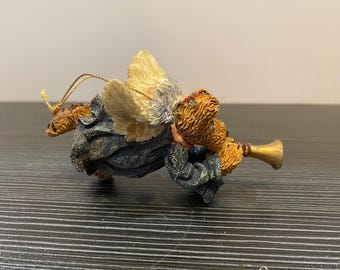 Adorno de ángel con cuerno de los Boyd's Bears de los años 90