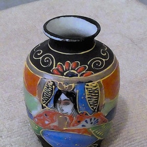 Vintage miniture vase