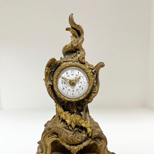 superbe pendule de cheminée ou de boudoir rococo miniature du 19ème siècle