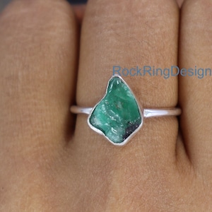 Genuine Raw Emerald Ring, Emerald Silver Ring, Sterling Silver Ring, Uncut Healing Crystal Ring, Emerald Quartz Ring, Everyday Women&#39;s Ring