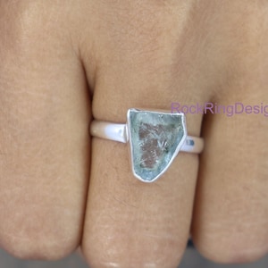 Raw Aquamarine Ring, 925 Silver Ring, Aquamarine Silver Ring, Uncut Healing Crystal Raw Ring, Summer Promise Ring, Midi Ring, Handmade Ring