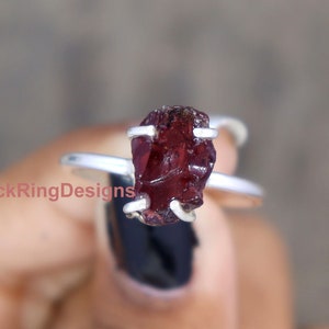 Roher Granat Ring, echter rauer Granat Ring, Sterling Silber Ring, Heilender Kristall roher Ring, Januar Birthstone Ring, ungeschnittener Rohstein Ring