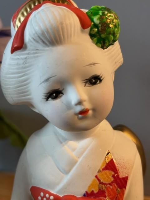 工芸品 RETRO POTTERY DOLL WOMAN BY IWATSUKI Japanese Geisha Handpainted Porcelain Hakata Figurine Ningyo