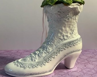 Schmid Victorian Faire musical porcelain boot music box with roses 1991 vintage vanity boudoir decor