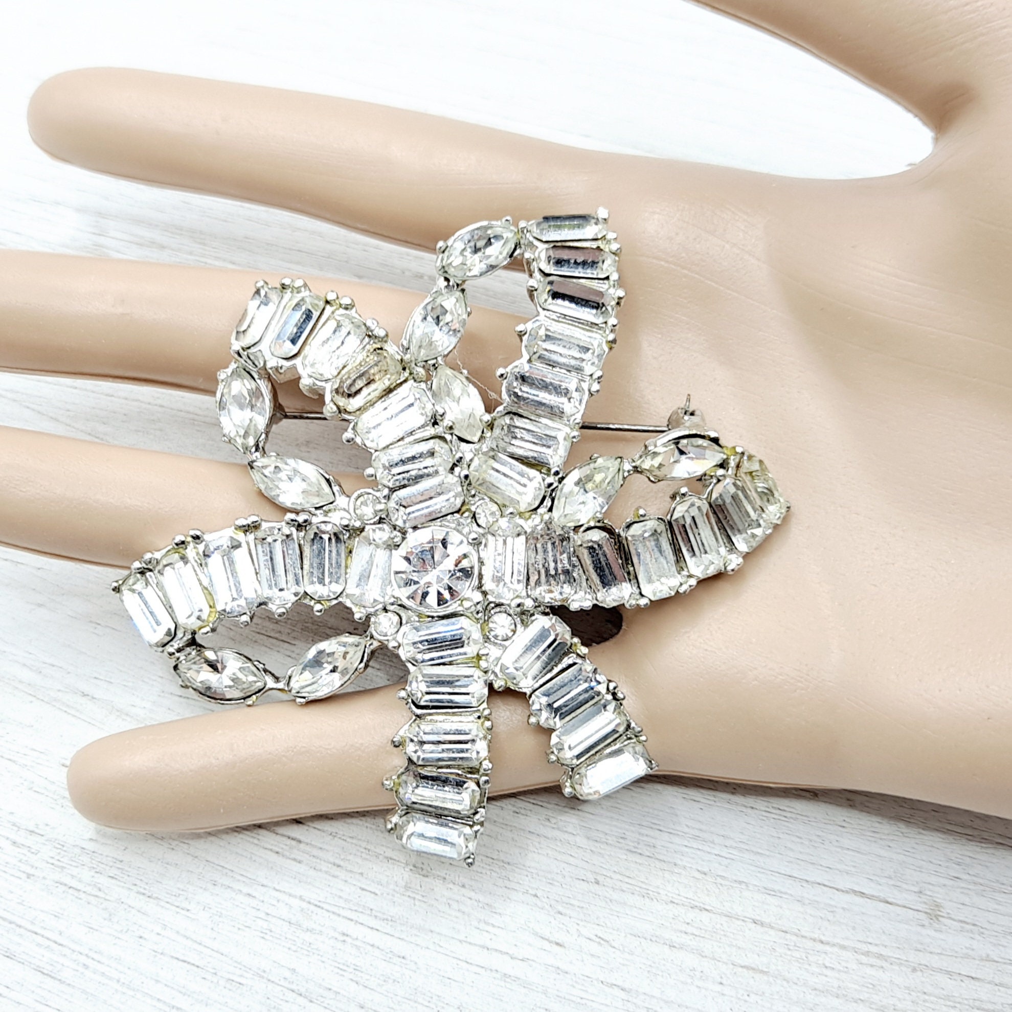 Vintage Sparkling Ribbon Bow Brooch - Silvertone Metal With
