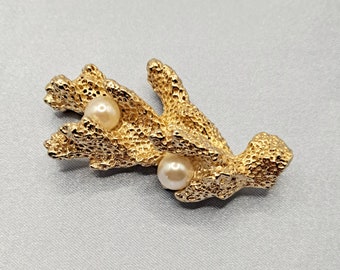 Vintage Castlecliff Brooch - Textured Goldtone Sea Coral Reef Pin with Lustrious Faux Pearls - Exotic Mid Century Designer Jewelry