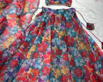 Floral Organza Lehenga mit Bluse, Bollywood Party Hochzeit Outfit, Full Flair Lehenga Set