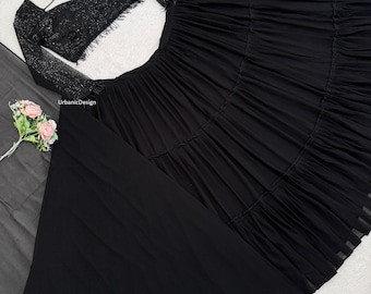 Schwarze Georgette bestickte Lehenga Choli, indisches Hochzeitsoutfit im Rüschenstil