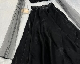 Schwarze Organza Lehenga mit Bluse, Bollywood Party Hochzeit Outfit, voller Flair Lehenga Set